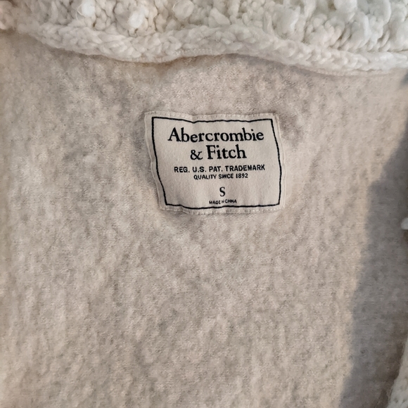 Abercrombie & Fitch wool white Cardigan vest - Picture 2 of 6